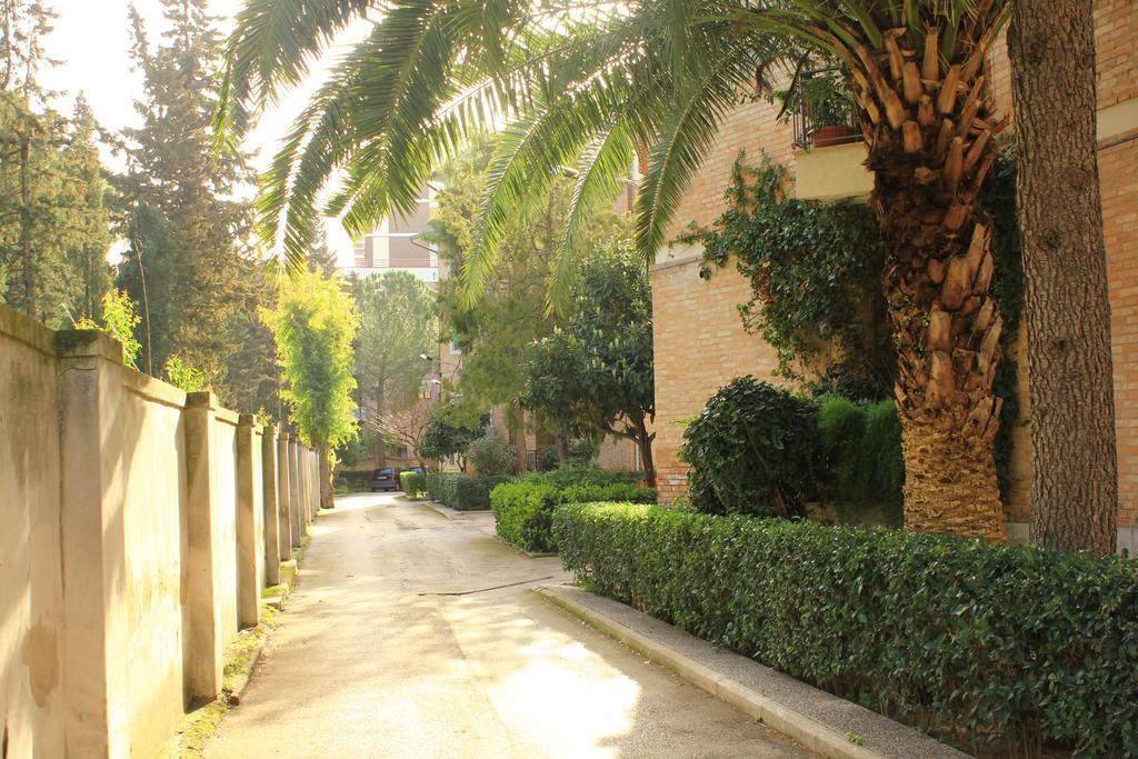 B&B Il Giardino In Citta - Parcheggio Privato Gratuito Фоджа Екстер'єр фото
